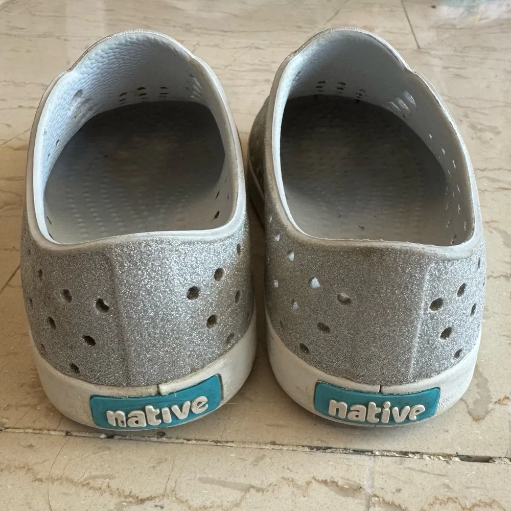 Baby Girl NATIVE Sparkly Silver Rubber Water Beach Slip on Shoes Sz 8 Boat